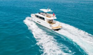 46 feet stylish leisure yacht